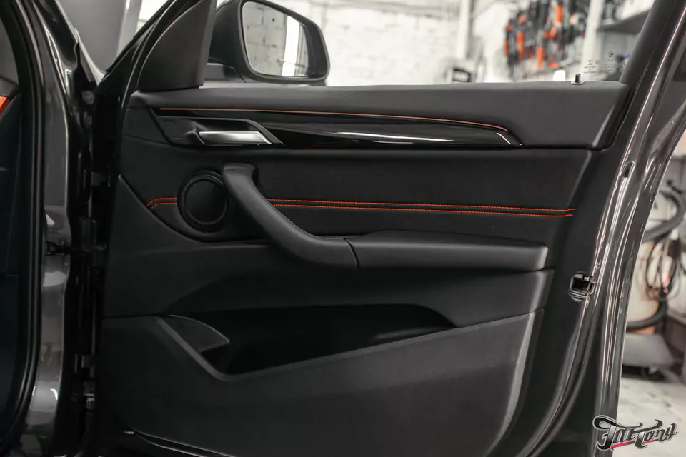 Химчистка салона BMW X1, мойка и консервация подкапотного пространства, полировка и защита фар